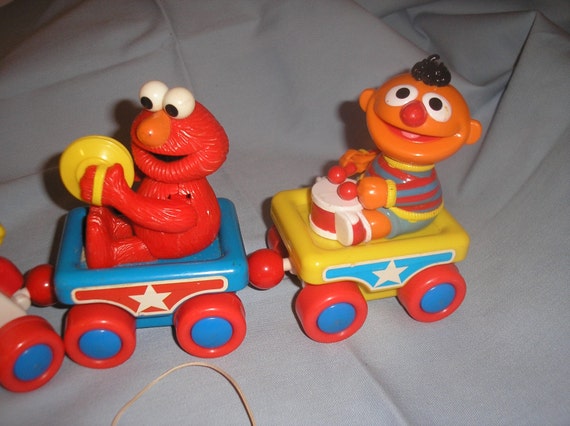 Sesame Street Vintage Pull Train Big Bird Elmo Ernie Plays