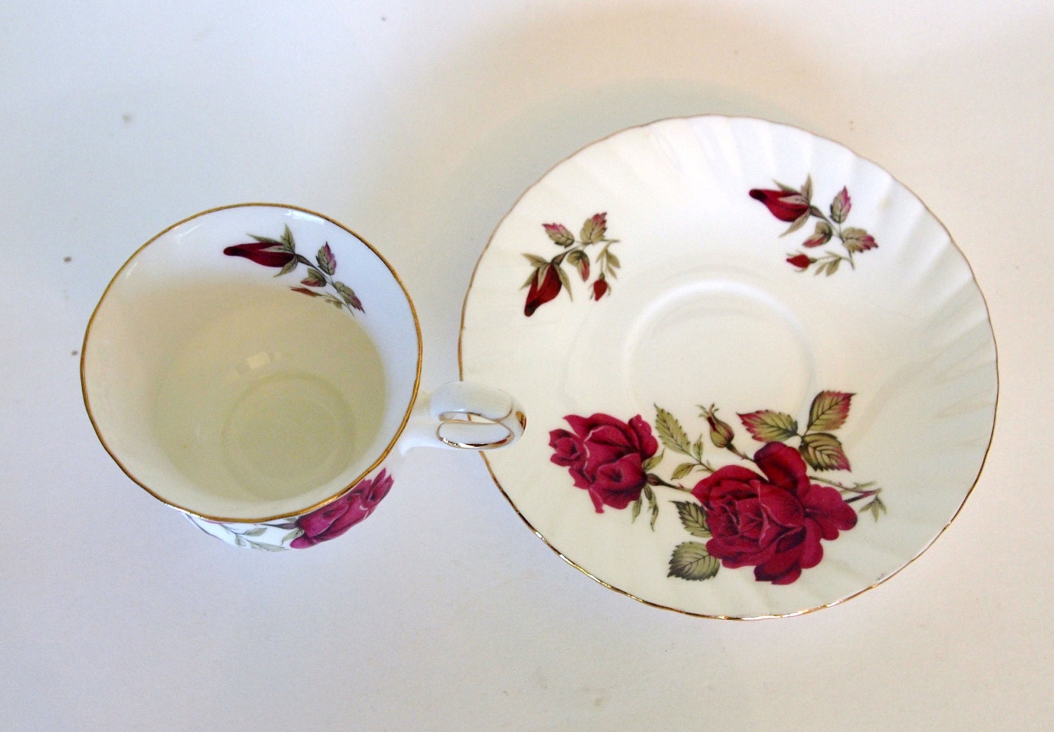 Vintage Elizabethan Fine Bone China Teacup with Burgundy Roses
