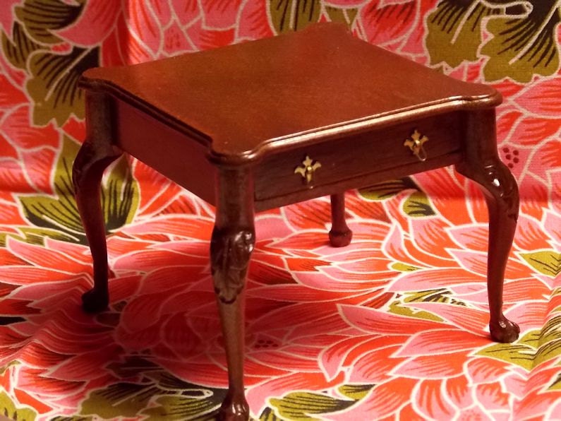 dolls house display table