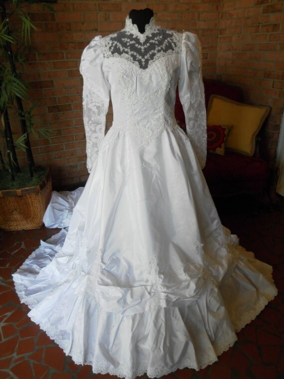 VINTAGE 80s Wedding Dress Sweetheart Quinceanera Ball Gown