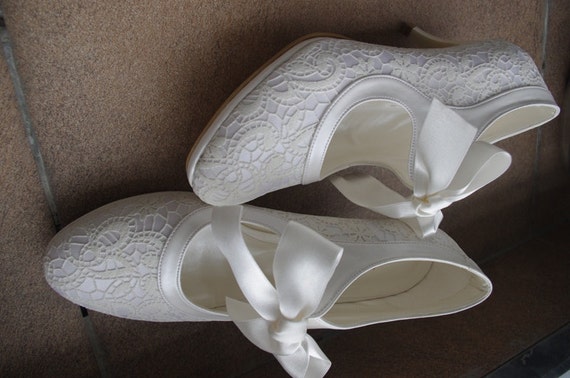 Salsa dansing lace Bridal Wedding shoes 7011 with my gift dance booties.