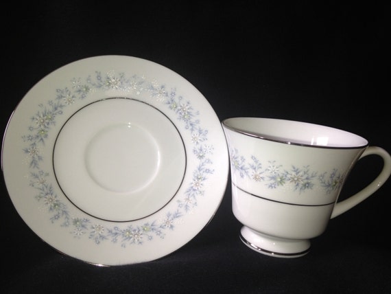 Items similar to Beautiful vintage 1970s Noritake fine china footed TEA ...