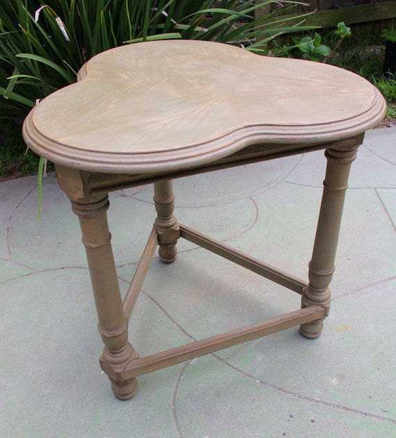 Vintage Antique Sage Green Clover Leaf Triangle Side Table