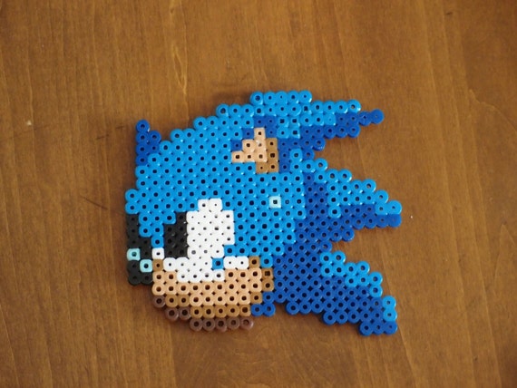 Items similar to Sonic The Hedgehog Perler Bead Magnet on Etsy