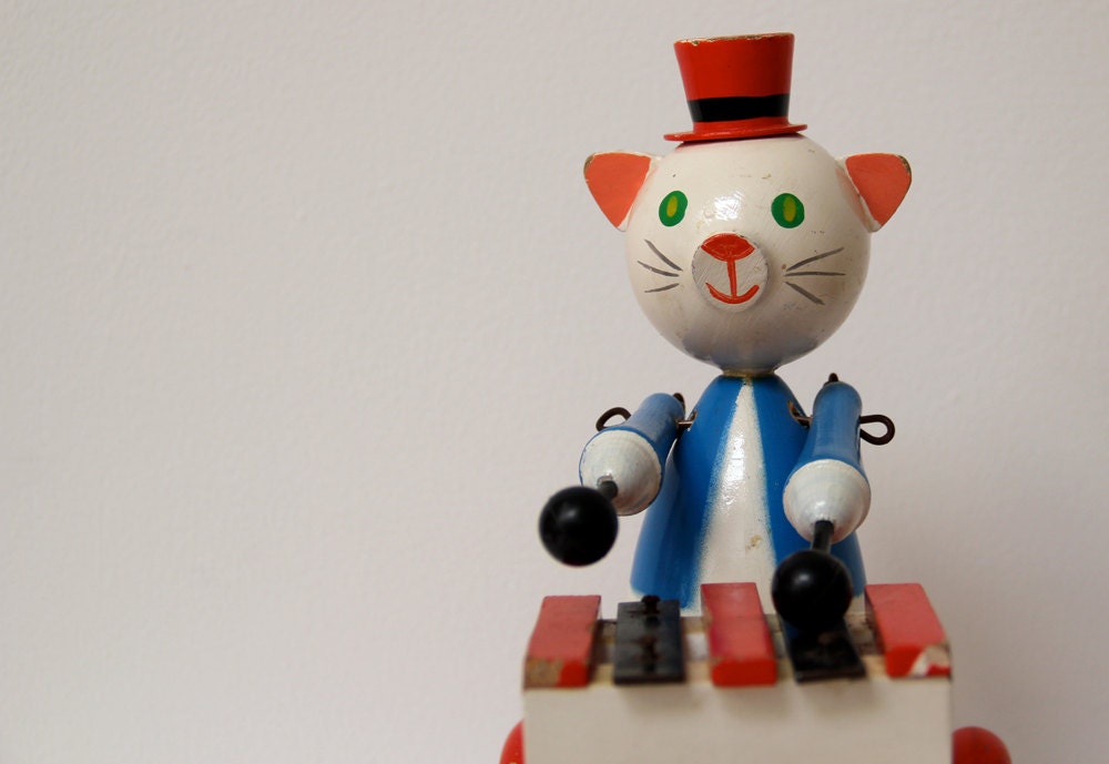 Vintage wooden pullalong xylophoneplaying cat with automated