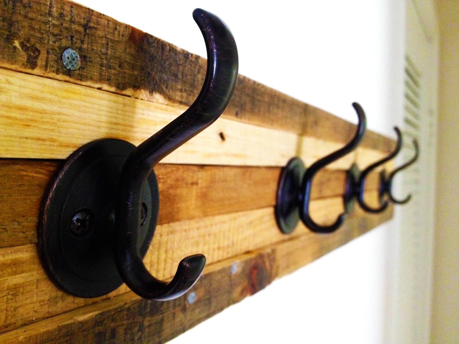 Rustic Coat/towel Rack: Sweet Artistic Hanger created by Palletso