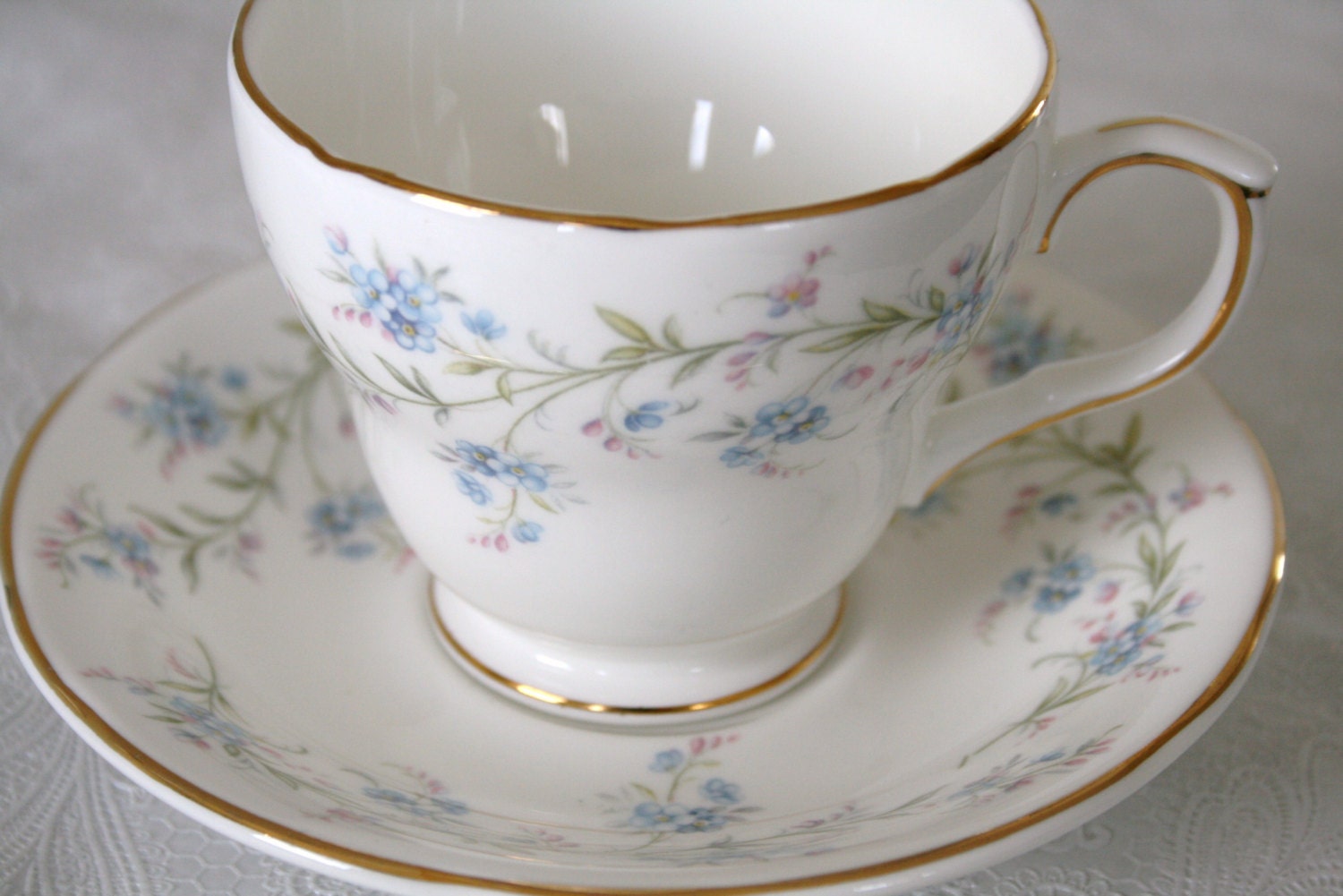 bone-china-made-in-england-duchess-tranquility-elegant