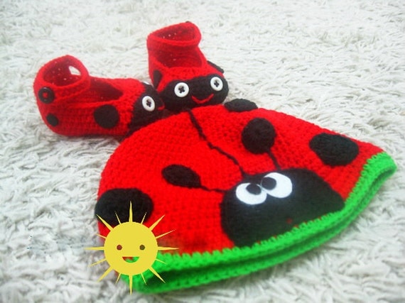 Crochet set / Ladybug / crochet beanie / crochet shoe/ baby girl / red / made to order / crochet set