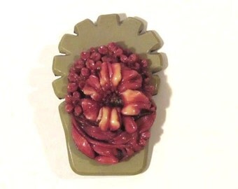 Rare Vintage jewelry Lucite pin/brooch
