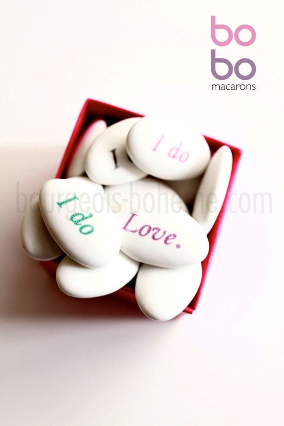 Items similar to Wedding favors / Sugared Almonds & chocolate / Party