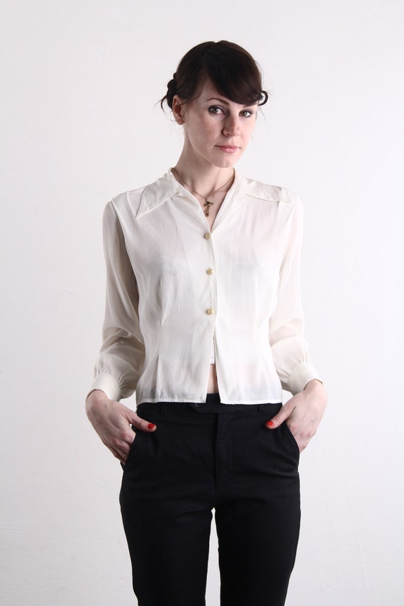 Vintage Blouse . 1940s White Rayon Top . Shirt