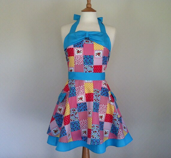 Retro apron with bow, half circle skirt, vintage patchwork style pattern. 1950s inspired, fully lined.