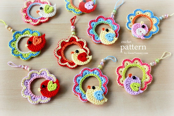 Crochet Pattern - A Little Crochet Bird Sitting On a Wreath Ornament (Pattern No. 002) - INSTANT DIGITAL DOWNLOAD
