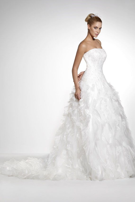 lace ball gown wedding dress