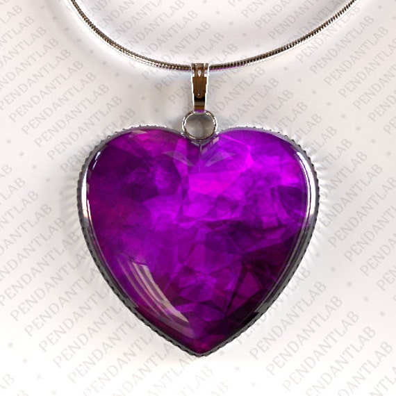 Purple heart перевод. Фиолетовые украшения. Фиолетовый кулон. Фиолетовое сердце кулон. Украшение сердце.