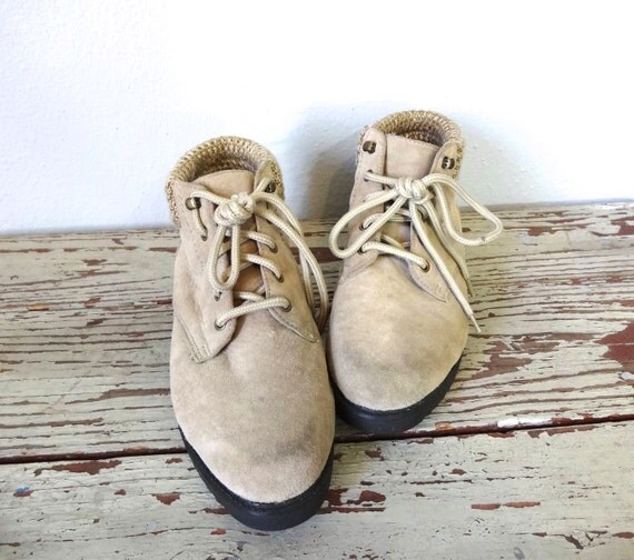 Vintage COASTERS Boots / 1990s Shoes / Lace Up Ankle Boots