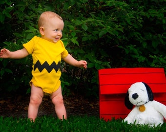 READY TO SHIP Great Costume / Baby Shower Gift bodysuit- Charlie Brown inspired sewn cotton zig zag chevron applique