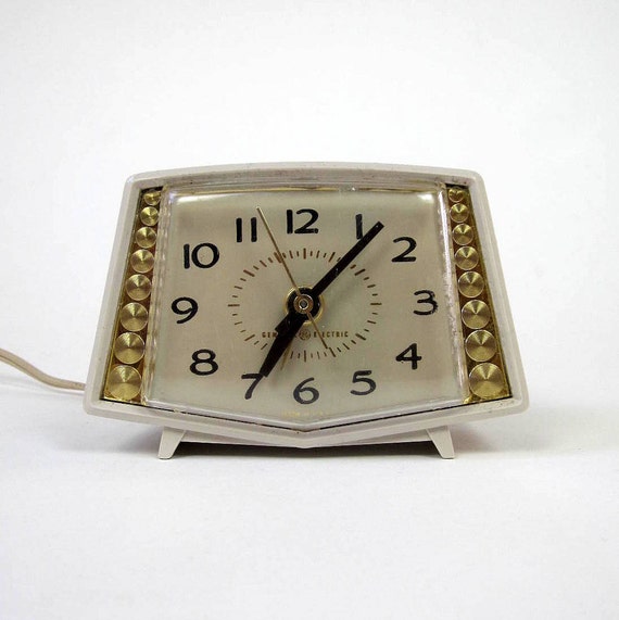 Retro General Electric Alarm Clock 60s by AttysVintage on Etsy