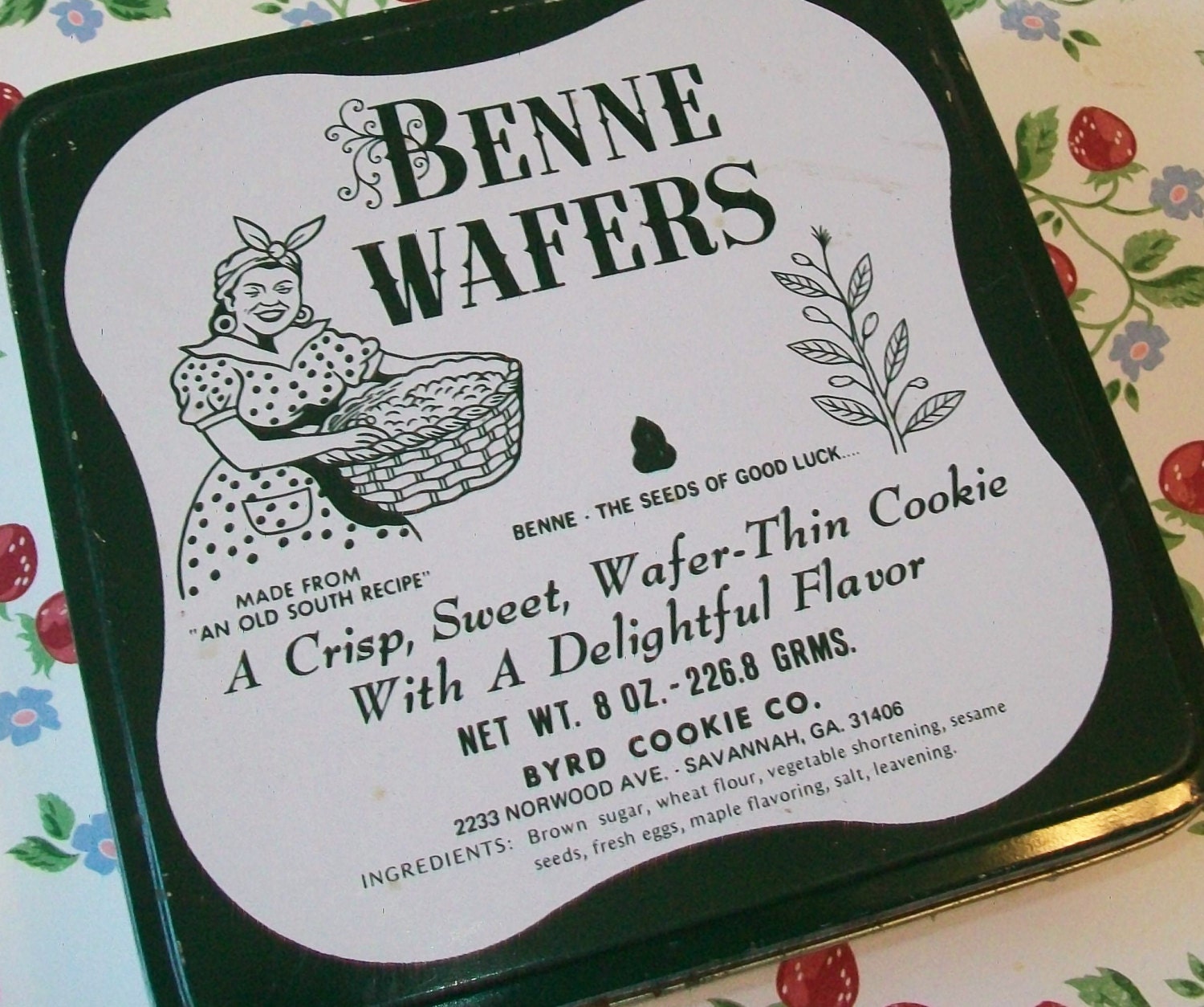 SALE Vintage metal cookie tin, container, Benne Wafer tin,