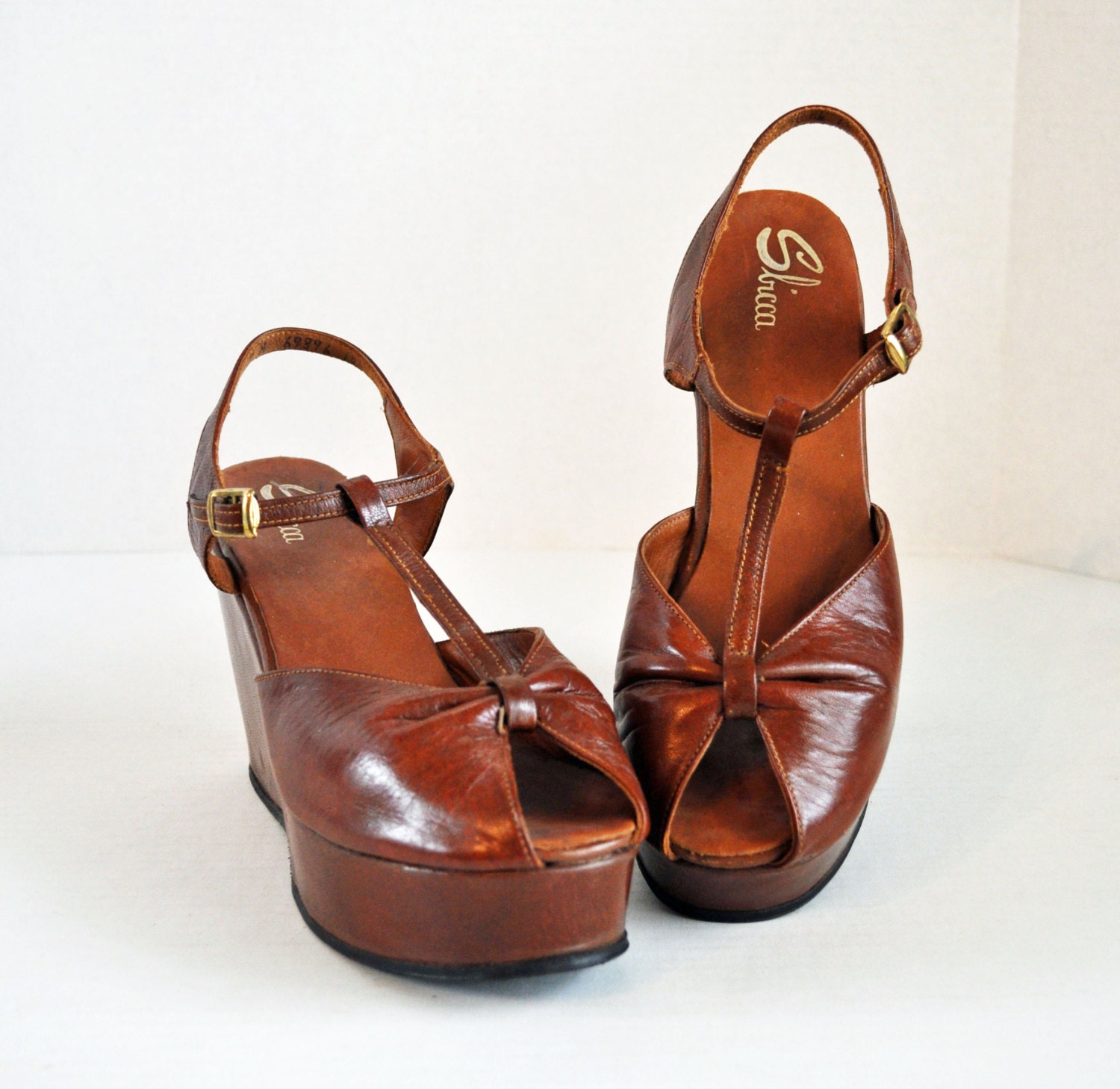 vintage 70s PLATFORM Shoes Sandals / Sbicca Shoes / Strappy