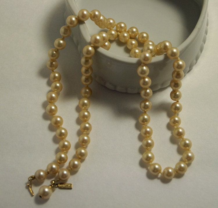 Vintage Marvella Faux Pearl Glass Necklace From The Late 1950s