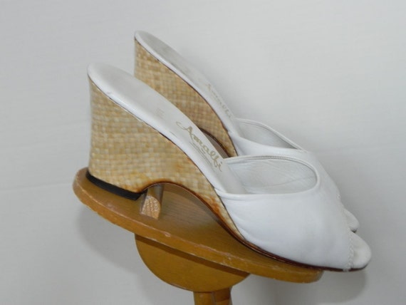 where to get extra wide shoes