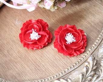 Red color flower with pin back 2 piece listing