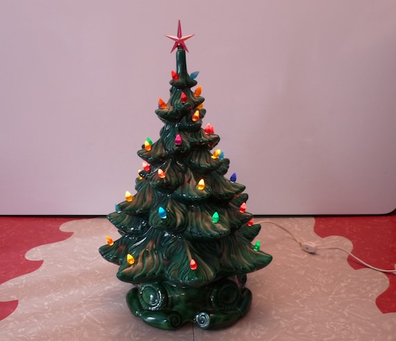 Vintage Ceramic Atlantic Mold Lighted Christmas Tree w/ Music