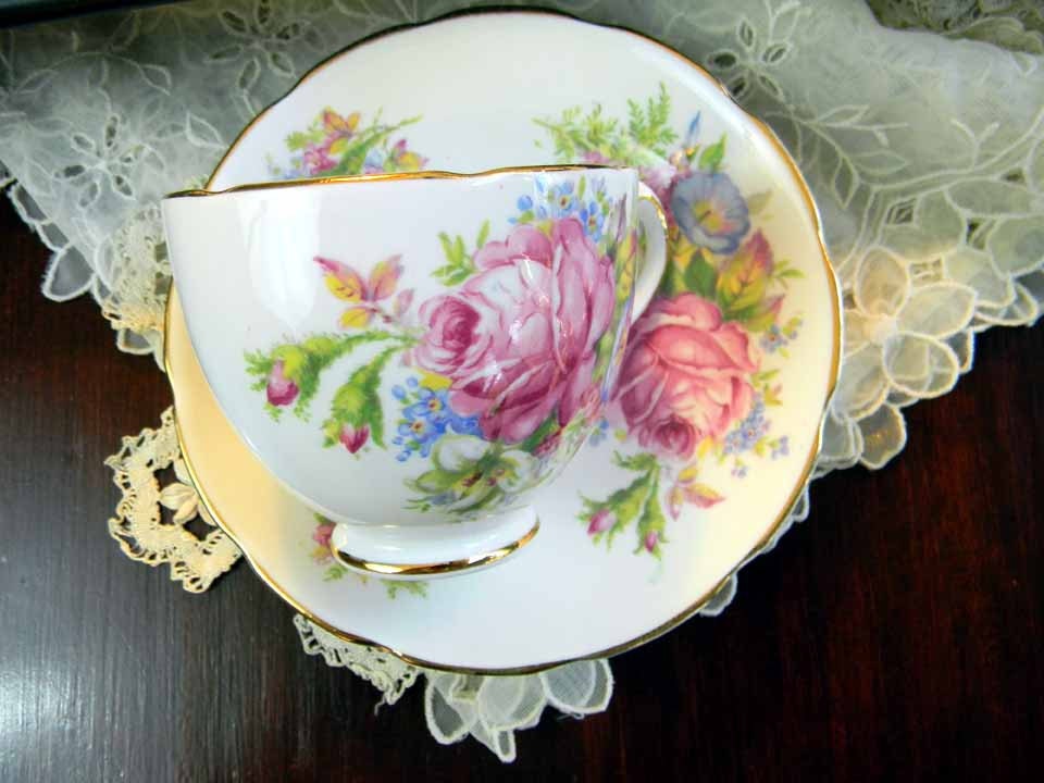 Duchess Bone China Tea Cup Teacup and Saucer Roses England