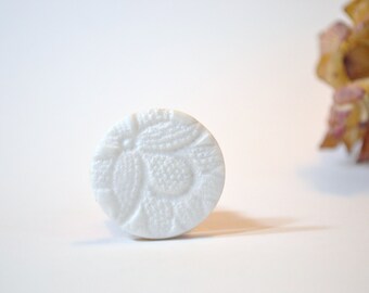 white lace imprint brooch - flower print brooch - white textured brooch - vintage white wedding brooch - mothers day gift - gift for her