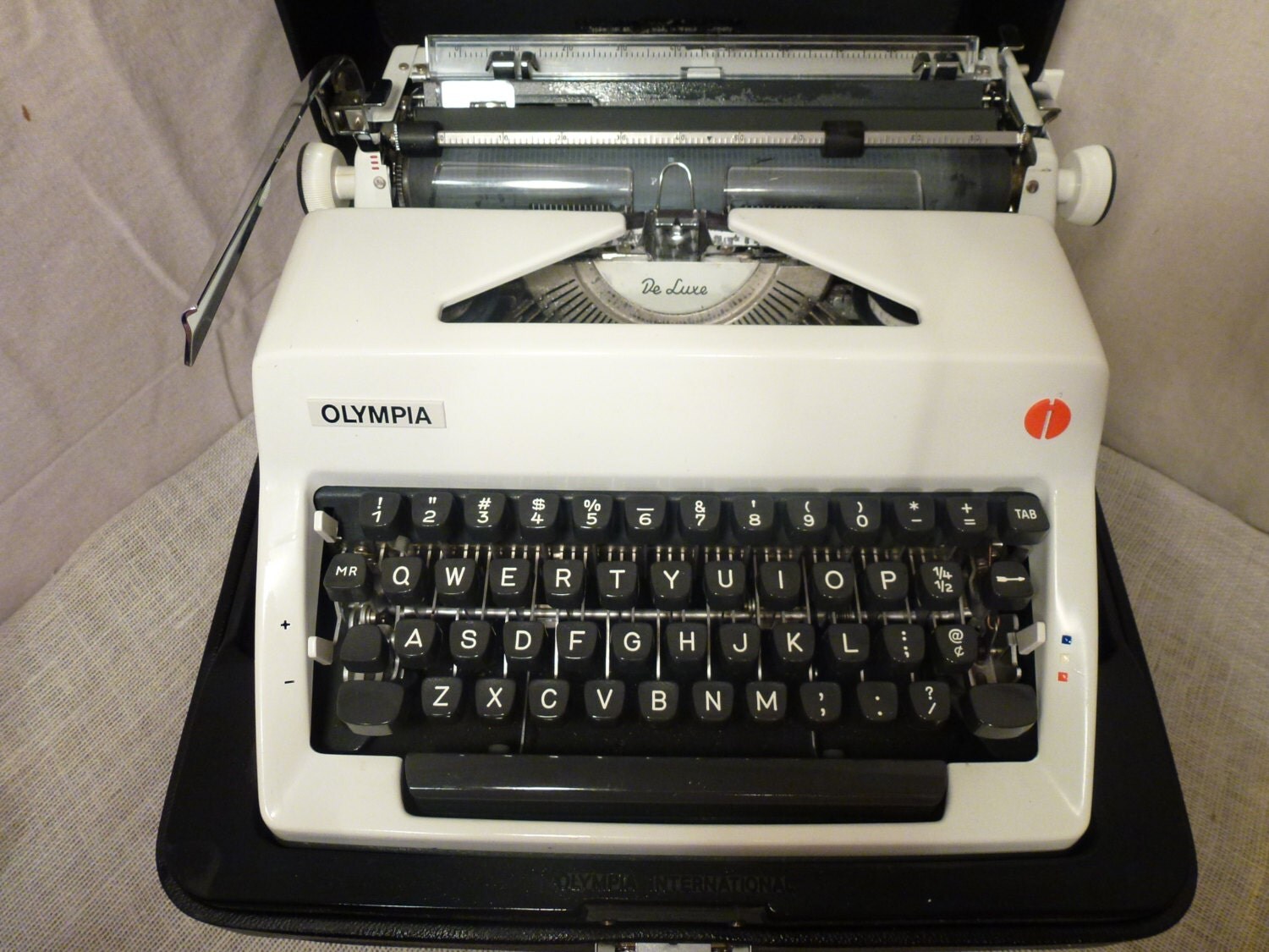 Vintage Typewriter Olympia DeLuxe Typewriter Olympia White