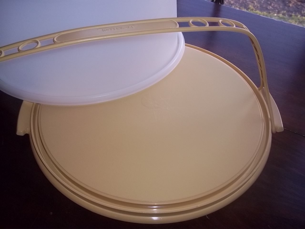 Vintage Tupperware Cake Carrier extra large in traditional