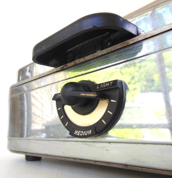 Sunbeam Waffle Iron W2 1950s Kitchen Appliance by LaurasLastDitch