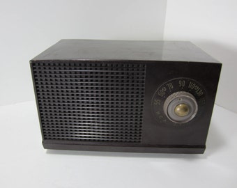 Vintage RCA Victor Radio, Tube Radio 1950s AM Radio, Works! Table Top Radio Bakelite Mid Century, Antique Tube Radio, Brown