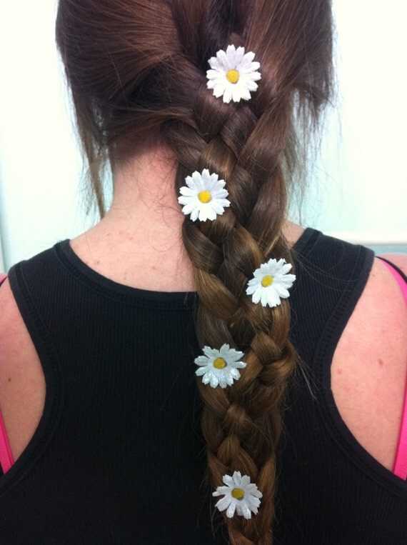 How To Make A Daisy Hair Clip Stunning gerbera daisy hair flowers in brilliant colors are perfect to attach to a clip or headband! Also can be used for garment sewing and other decorative craft projects! High-quality flowers, low prices%(7).