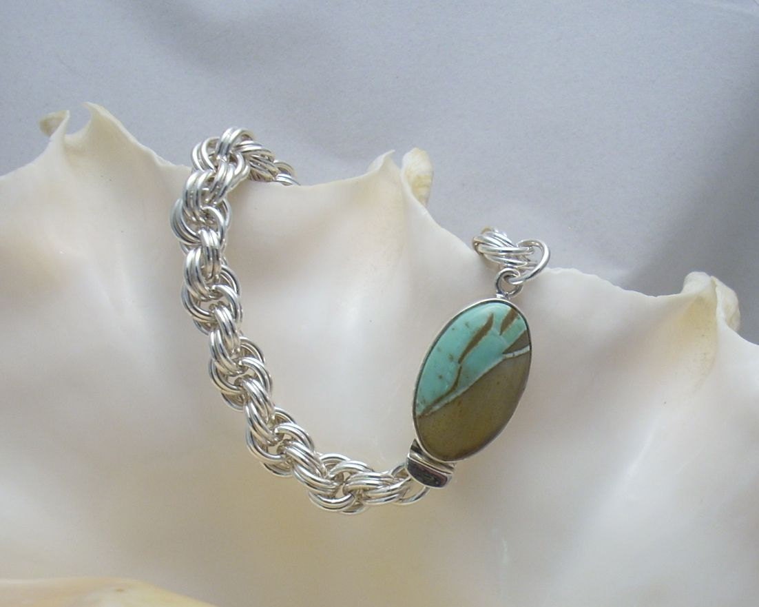 Bracelet Veriscite Box Clasp on an Argentium Silver Spiral