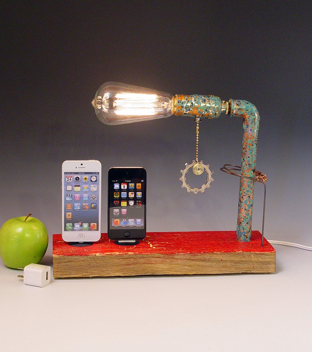 Double iPhone 3 4 5 dock AND table lamp. 3 way light.