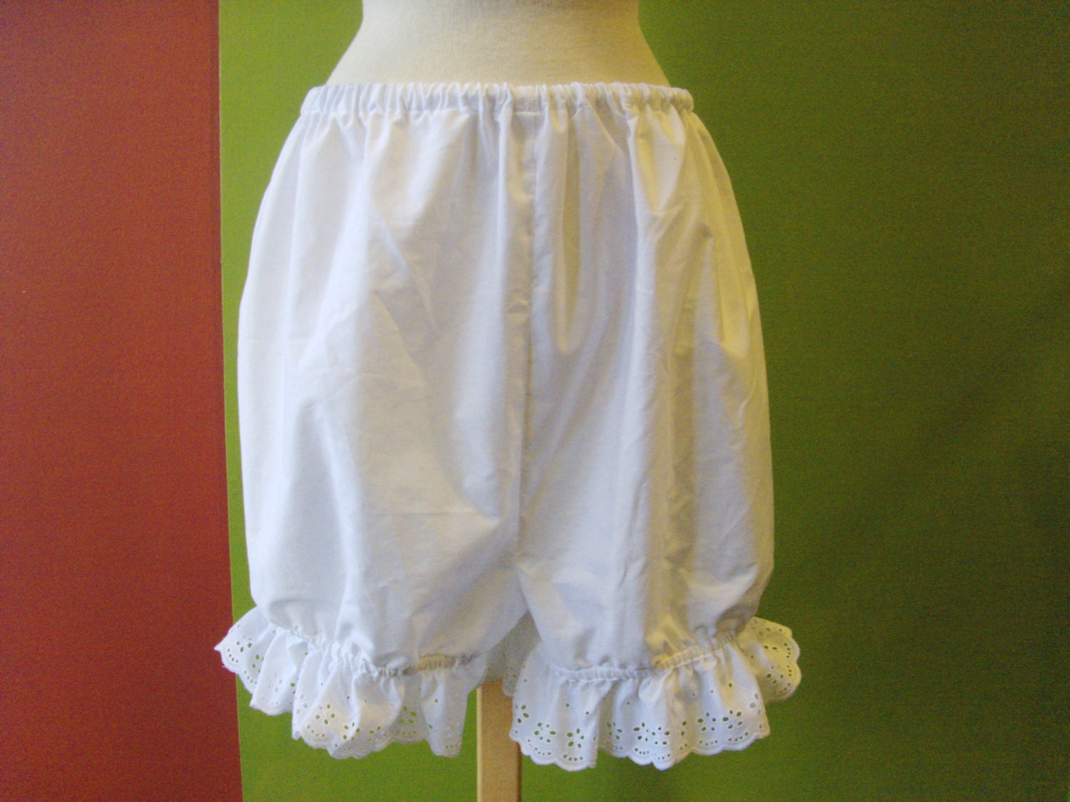 Bloomers to be worn under full skirts