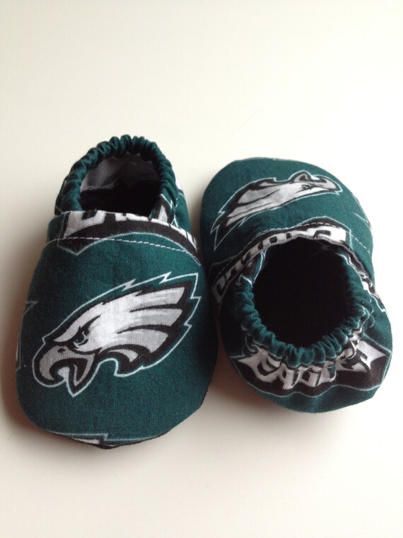 Philadelphia Eagles Cloth Baby Booties by saluna on Etsy