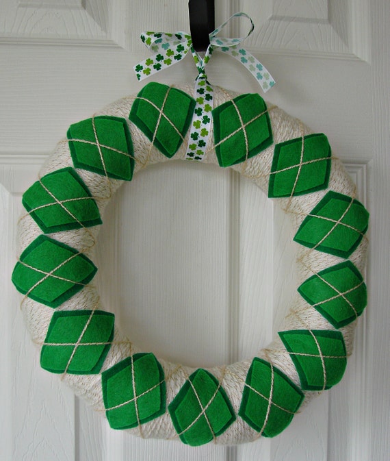 Items similar to St. Patricks Day yarn wreath on Etsy