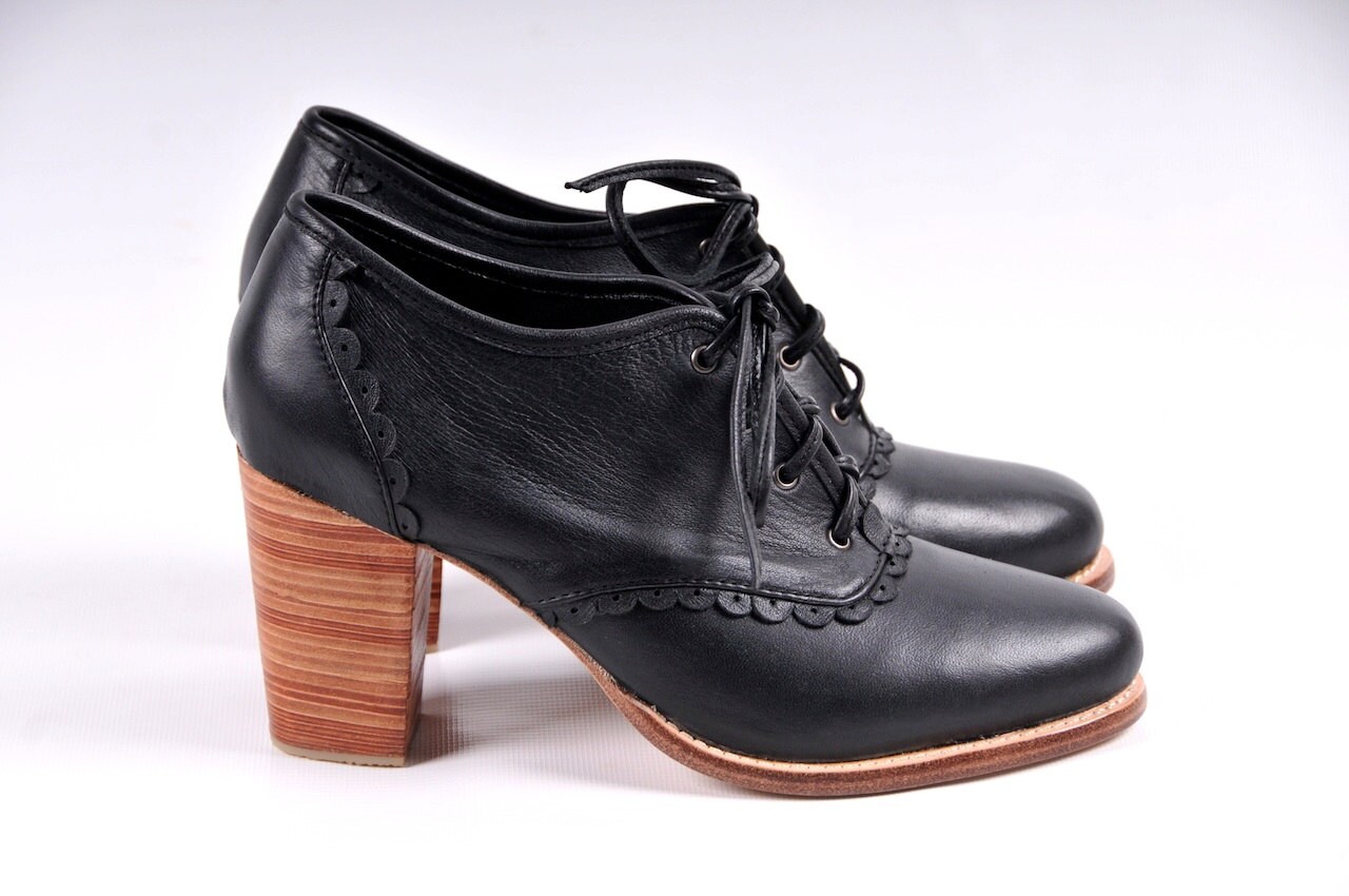 LACE. Black leather oxfords / women oxford shoes / leather