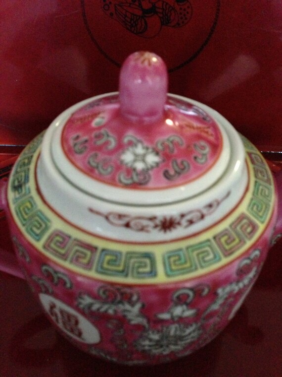 Vintage Asian tea pot . Famille Rose Chinese Tea Pot Qing