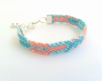 Friendship Bracelet in Pastels.
