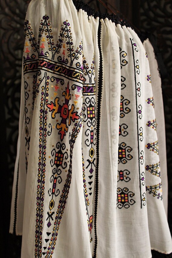antique ethnic embroidery blouse / rusticwoodland country