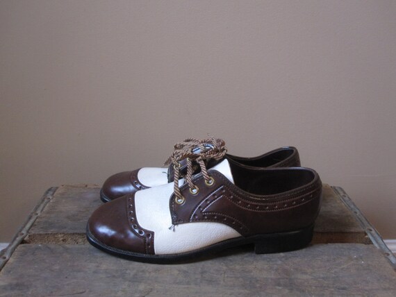 Vintage 1960s Brown and White Saddle Shoes / Mens Size 6