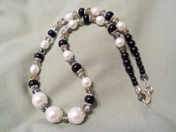 Black and White Glass pearl necklace