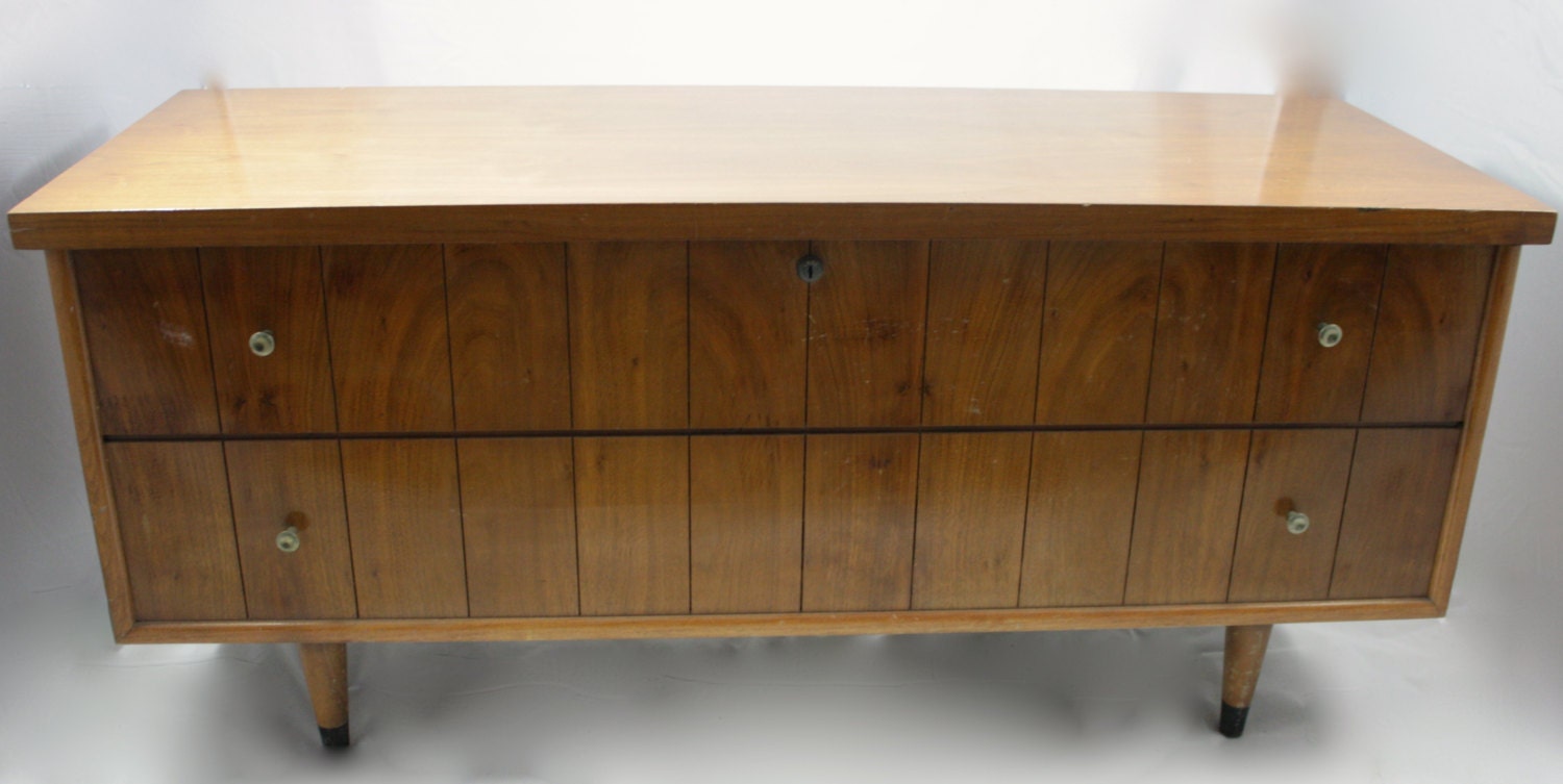 Reserved For JK/////// Vintage LANE CEDAR Chest with Key Mid