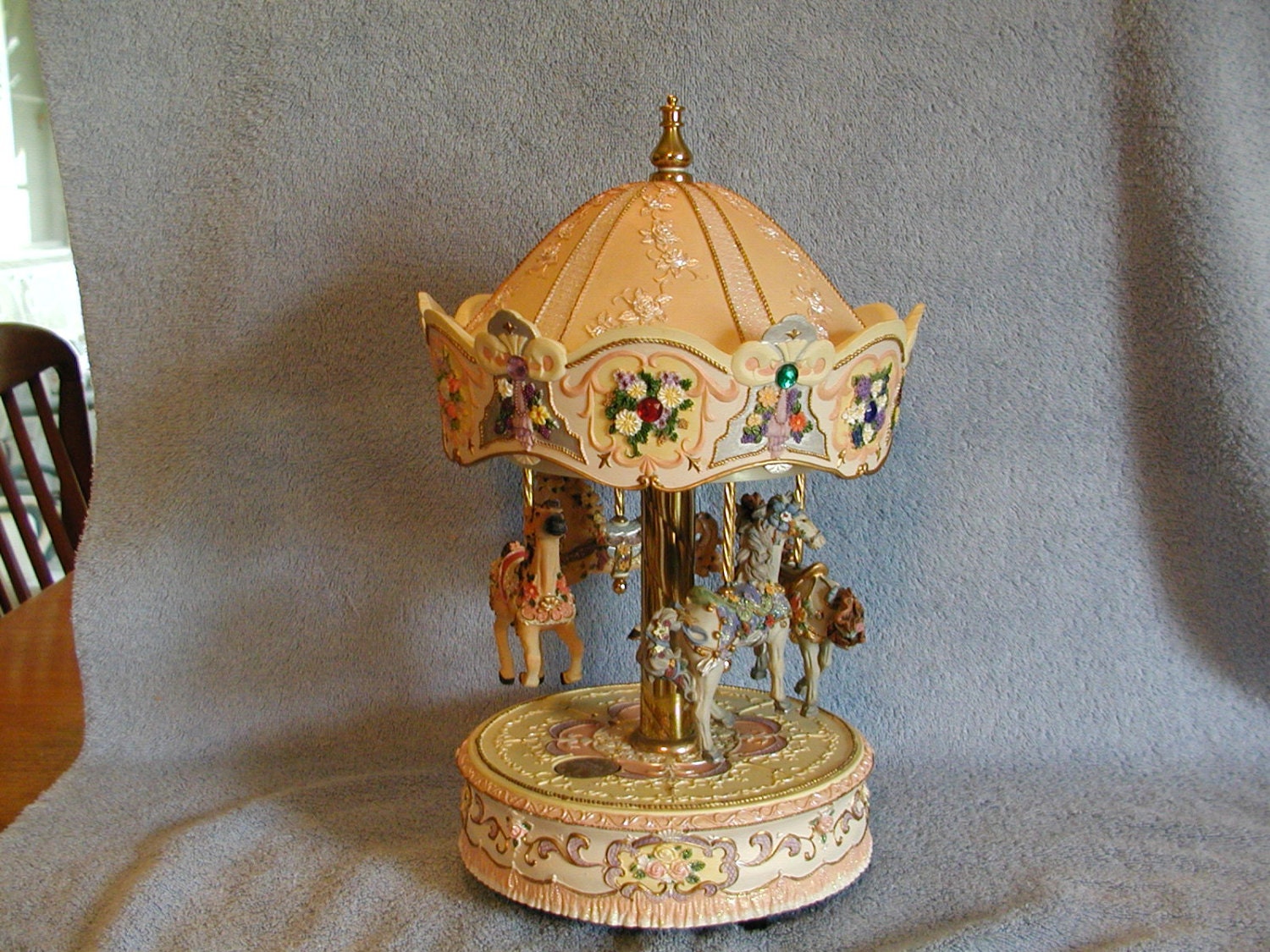 Carousel Music Box Rare Four Horse made by Giftec