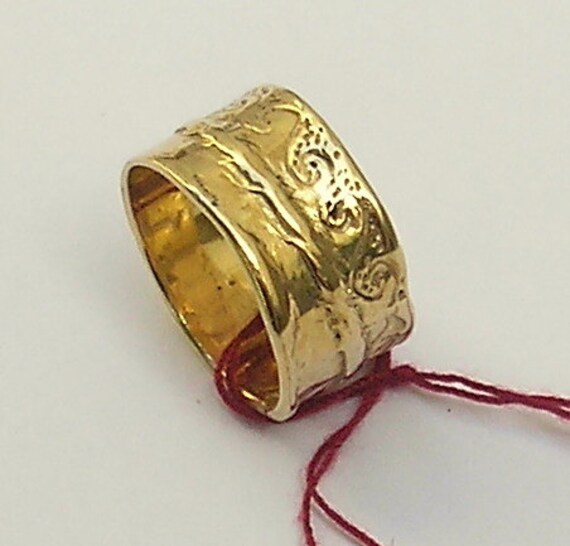 gold wedding ring size 8