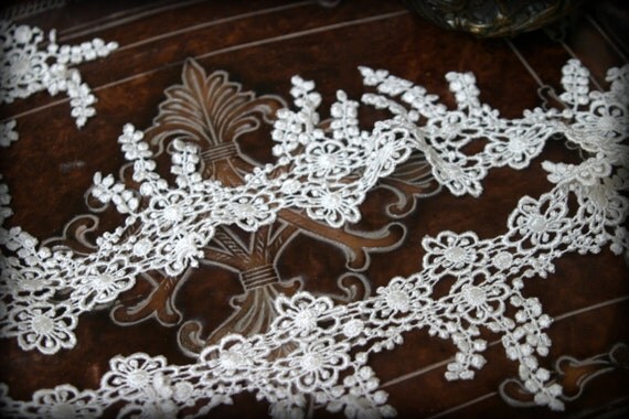 White Lace Trim, Venice Lace for Bridal, Veils, Headbands, Garters, Costume Design, Crafting LA-025